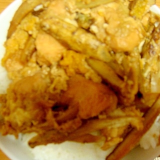 鶏ムネと牛蒡と豆腐のすき焼き卵丼
